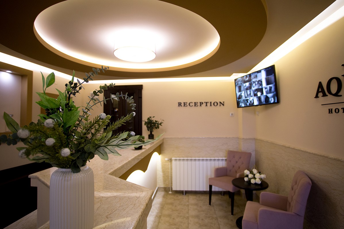 Indoor visual communication for hotels