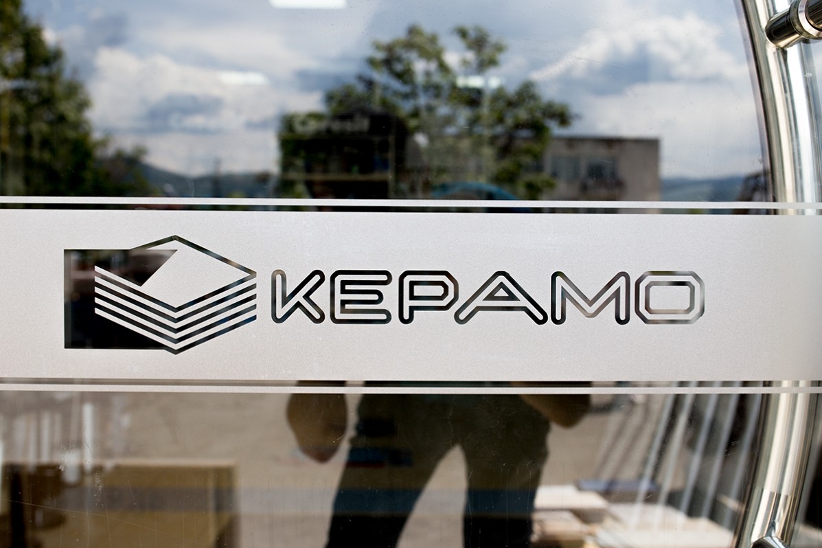 Декорация с фрост на стъклени врати за Керамо