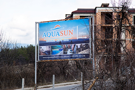 Двустранно платно от промазан винил с пълноцветен дигитален печат за AquaSun Hotel and Spa