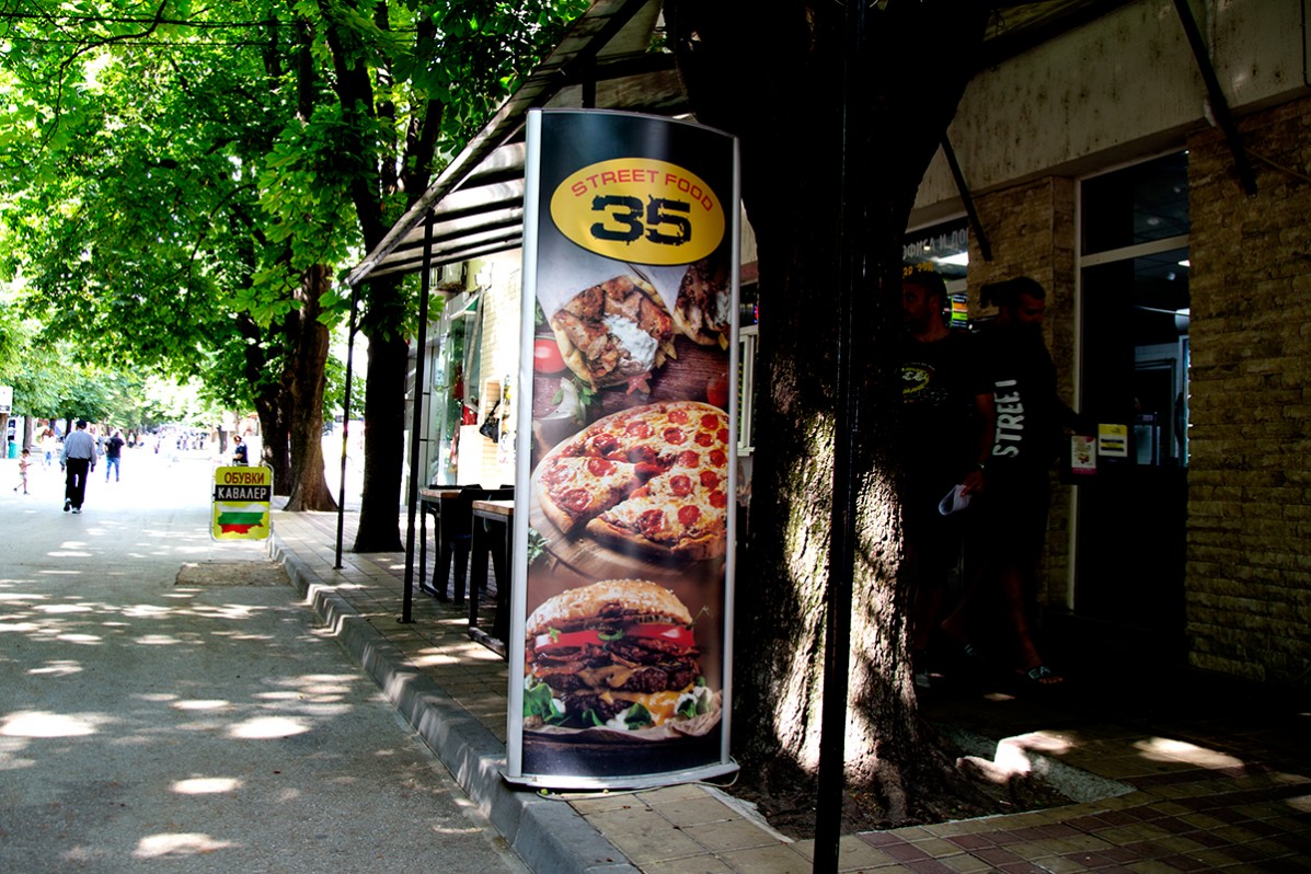 Рекламен тотем за Street Food 35